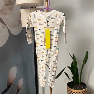 Goumi Neutral Bamboo blend Cream Baby One-Piece Footed Sleeper 9-12 months